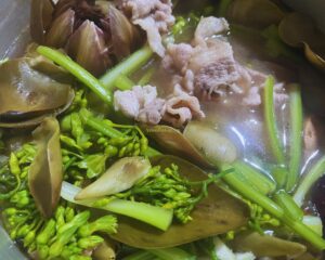 Tự nấu lẩu Atiso Đà Lạt tại nhà đơn giản mà ngon cho bữa ăn ấm cúng - Ảnh 3